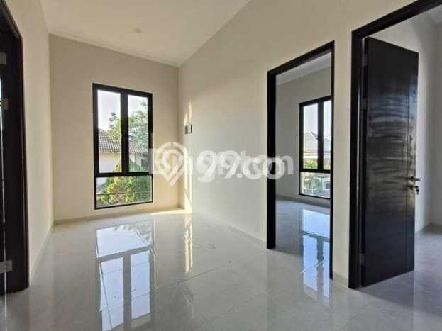 Dijual Rumah Luas Elegan Dengan View Cantik di Nginden, Surabaya Dijual Rumah Luas Elegan Dengan View Cantik di Nginden, Surabaya