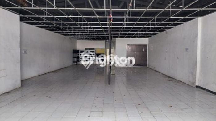 LOKASI STRATEGIS! Ruko Kawasan Ngagel, Luas 200m², Akses Utama LOKASI STRATEGIS! Ruko Kawasan Ngagel, Luas 200m², Akses Utama