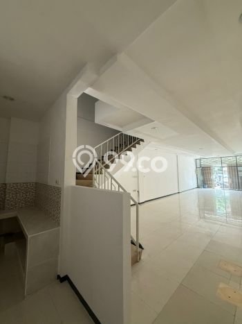 Ruko Disewa di Surabaya dengan LB 270m2 Area Komersial Ramai Ruko Disewa di Surabaya dengan LB 270m2 Area Komersial Ramai