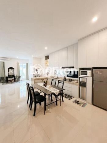Jual Rumah Mewah Megah Dengan View Eksklusif di Jemursari, Surabaya Jual Rumah Mewah Megah Dengan View Eksklusif di Jemursari, Surabaya
