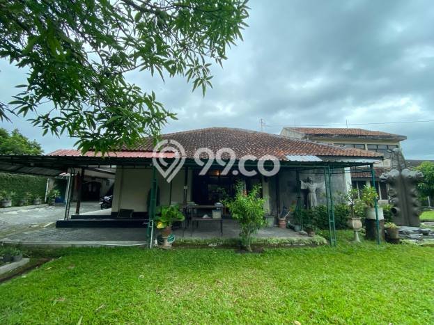 Rumah Lokasi Strategis di Umbulharjo, Yogyakarta, LT 1050m2m² LB 400m2m² Rumah Lokasi Strategis di Umbulharjo, Yogyakarta, LT 1050m2m² LB 400m2m²