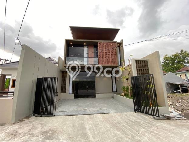 For Sale Rumah 4 Kamar Lokasi Strategis Nyaman dan Strategis di Sleman For Sale Rumah 4 Kamar Lokasi Strategis Nyaman dan Strategis di Sleman