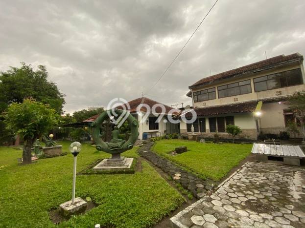 Rumah Lokasi Strategis di Umbulharjo, Yogyakarta, LT 1050m2m² LB 400m2m² Rumah Lokasi Strategis di Umbulharjo, Yogyakarta, LT 1050m2m² LB 400m2m²