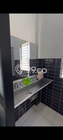 Ruko Disewa di Jakarta Barat dengan LB 407m2 Area Komersial Ramai Ruko Disewa di Jakarta Barat dengan LB 407m2 Area Komersial Ramai