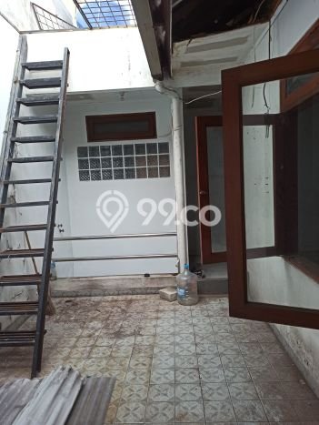 Disewakan murah rumah 2 lantai untuk gudang di Kalideres,nego hbs Disewakan murah rumah 2 lantai untuk gudang di Kalideres,nego hbs