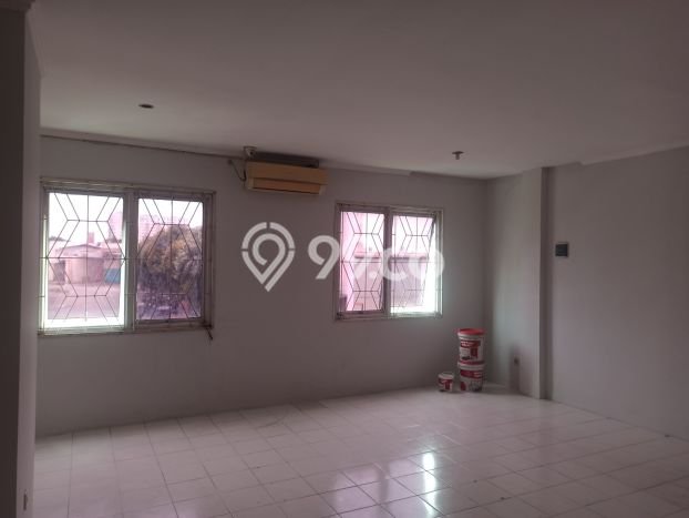 Unit Gudang Disewakan di Daan Mogot di Area Ramai & Strategis Unit Gudang Disewakan di Daan Mogot di Area Ramai & Strategis