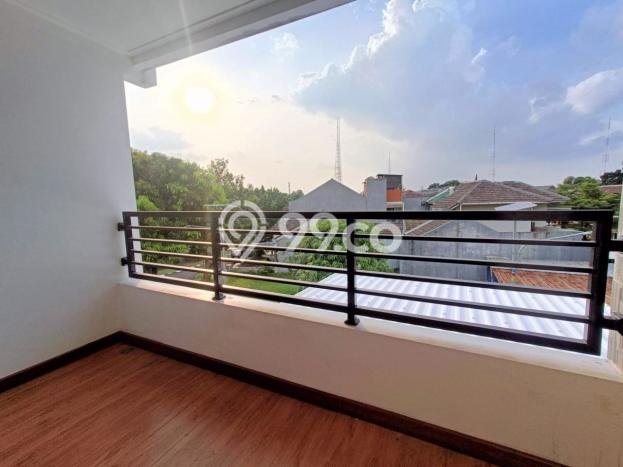 For Sale Hunian Rumah Terawat 5 Kamar di Joglo, Jakarta Barat For Sale Hunian Rumah Terawat 5 Kamar di Joglo, Jakarta Barat