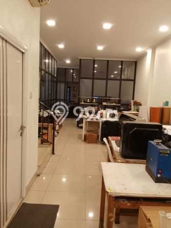 Unit Ruko disewakan di Cengkareng Jakarta Barat dengan LT 250m2 / LB 600m2 Unit Ruko disewakan di Cengkareng Jakarta Barat dengan LT 250m2 / LB 600m2