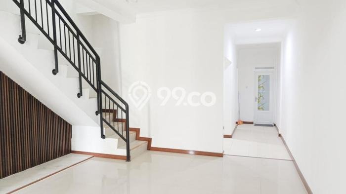 For Sale Hunian Rumah Terawat 5 Kamar di Joglo, Jakarta Barat For Sale Hunian Rumah Terawat 5 Kamar di Joglo, Jakarta Barat