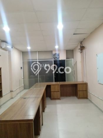 Ruko Kawasan Bisnis di Taman Surya, Luas 216m², Siap Operasi Ruko Kawasan Bisnis di Taman Surya, Luas 216m², Siap Operasi