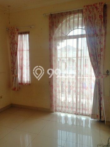 Rumah Strategis kawasan Green Lake City, 3 KM, Lingkungan Nyaman, Luas 160m² LB 240m² Rumah Strategis kawasan Green Lake City, 3 KM, Lingkungan Nyaman, Luas 160m² LB 240m²