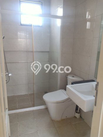 Rumah Strategis kawasan Green Lake City, 3 KM, Lingkungan Nyaman, Luas 160m² LB 240m² Rumah Strategis kawasan Green Lake City, 3 KM, Lingkungan Nyaman, Luas 160m² LB 240m²