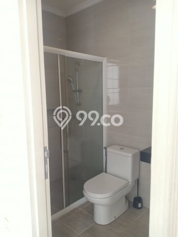 Rumah Strategis kawasan Green Lake City, 3 KM, Lingkungan Nyaman, Luas 160m² LB 240m² Rumah Strategis kawasan Green Lake City, 3 KM, Lingkungan Nyaman, Luas 160m² LB 240m²