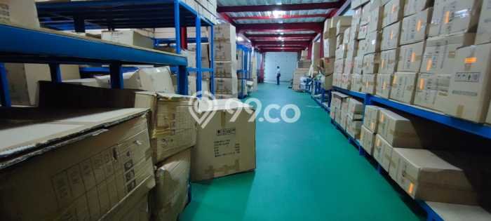 Unit Gudang Dijual di Jakarta Barat LT 378m2 & LB 972m2 Unit Gudang Dijual di Jakarta Barat LT 378m2 & LB 972m2