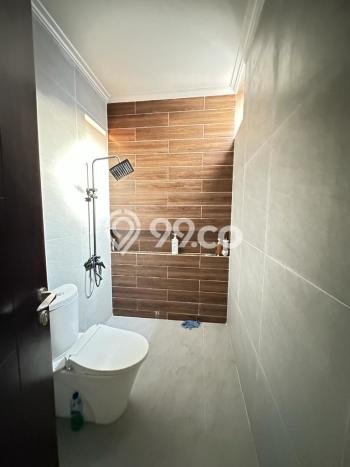 Kesempatan Memiliki Rumah LT 90m² / LB 126m² di Green Lake City, Dekat Pusat Kota, Jakarta Barat Kesempatan Memiliki Rumah LT 90m² / LB 126m² di Green Lake City, Dekat Pusat Kota, Jakarta Barat