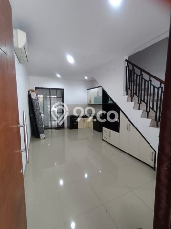 UNIT LANGKA! Rumah di Green Lake City, 2 KM, Pemandangan Indah, LT 48m² Bangunan 60m² UNIT LANGKA! Rumah di Green Lake City, 2 KM, Pemandangan Indah, LT 48m² Bangunan 60m²