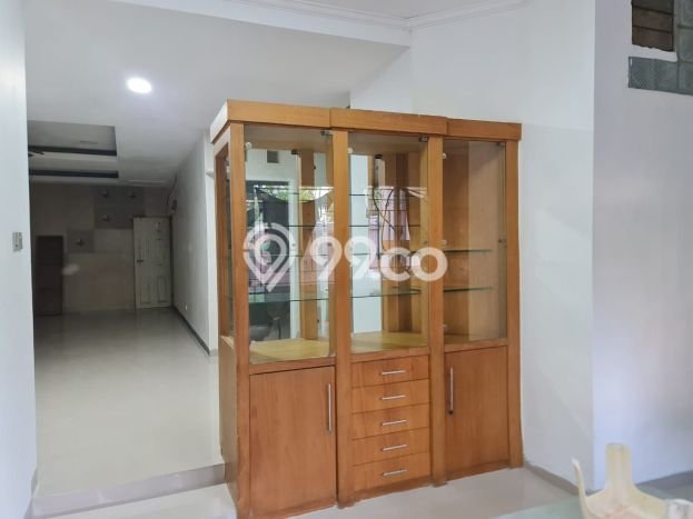 UNIT LANGKA! Rumah kawasan Permata Buana, 6 KT, View Indah, LT 136m² Bangunan 300m² UNIT LANGKA! Rumah kawasan Permata Buana, 6 KT, View Indah, LT 136m² Bangunan 300m²