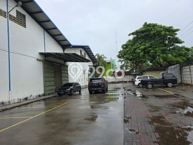 Gudang Area Komersial Kawasan Karawaci, Luas 1700m², Lokasi Prima Gudang Area Komersial Kawasan Karawaci, Luas 1700m², Lokasi Prima
