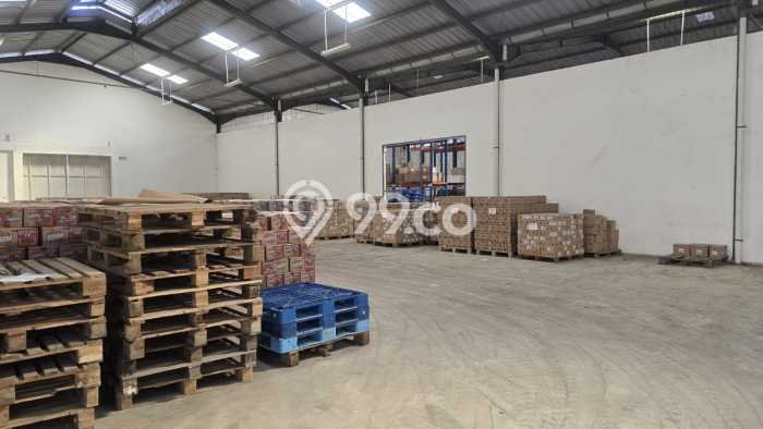 Disewakan Gudang di Kawasan Ramai Cikokol Luas 12000m2 Disewakan Gudang di Kawasan Ramai Cikokol Luas 12000m2