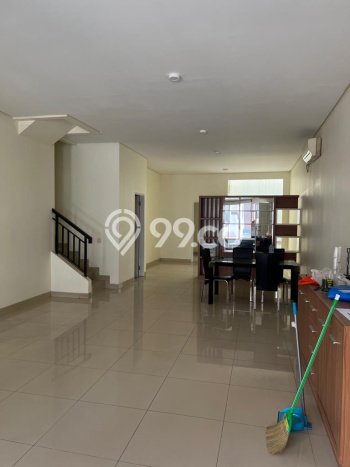 Disewakan! Rumah 4 Kamar Tidur &
3 Kamar Mandi di Green Mansion, Jakarta Barat Disewakan! Rumah 4 Kamar Tidur &
3 Kamar Mandi di Green Mansion, Jakarta Barat