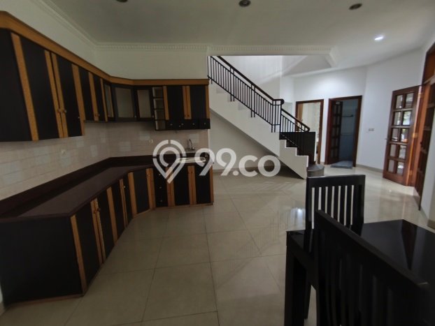 Lokasi strategis! Rumah siap pakai disewakan di Batununggal LB 350m2 Lokasi strategis! Rumah siap pakai disewakan di Batununggal LB 350m2