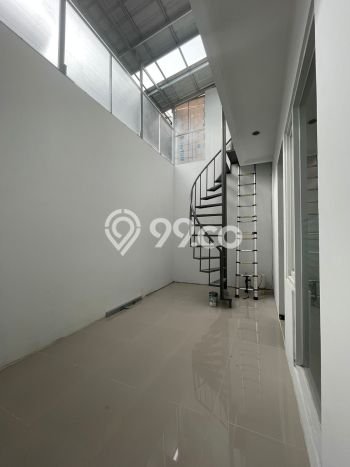 Disewakan! Rumah 3 Kamar Tidur &
2 Kamar Mandi di Taman Kopo Indah, Bandung Disewakan! Rumah 3 Kamar Tidur &
2 Kamar Mandi di Taman Kopo Indah, Bandung