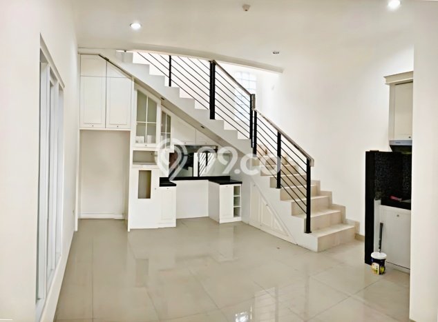 Rumah Strategis Modern Lb 210m2 di Arcamanik, Bandung Rumah Strategis Modern Lb 210m2 di Arcamanik, Bandung