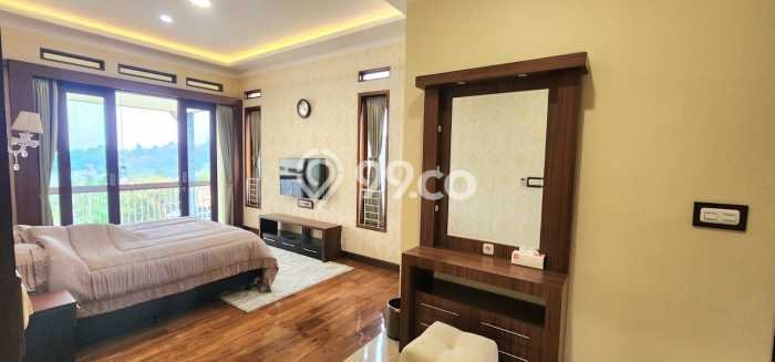Rumah Sewa Bandung LT 351m2 LB 400m2 Kawasan Ciumbuleuit Rumah Sewa Bandung LT 351m2 LB 400m2 Kawasan Ciumbuleuit