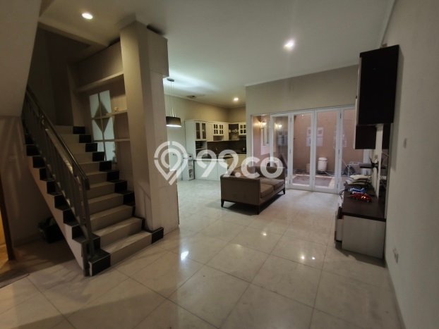 Rumah Modern Cantik 4 Kamar Bisa Langsung Pindah di Lengkong Rumah Modern Cantik 4 Kamar Bisa Langsung Pindah di Lengkong