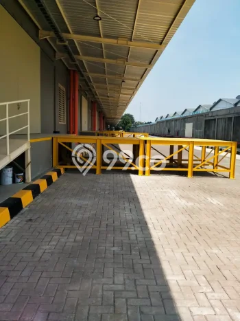 Gudang Disewa di Bekasi dengan LB 2256m2 Area Komersial Ramai Gudang Disewa di Bekasi dengan LB 2256m2 Area Komersial Ramai