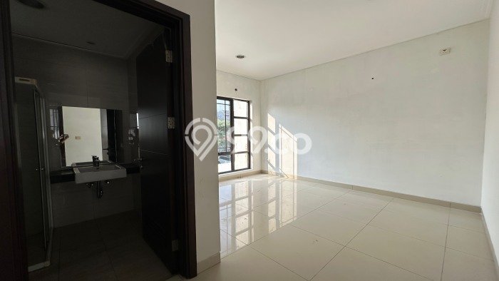 Dijual Rumah Mewah Megah Dengan View Cantik di Green Lake City, Jakarta Barat Dijual Rumah Mewah Megah Dengan View Cantik di Green Lake City, Jakarta Barat