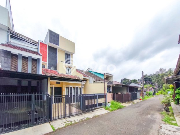 Rumah Modern 5 KT di BSD City Tangerang Rumah Modern 5 KT di BSD City Tangerang