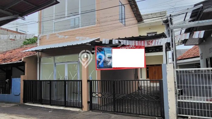 For Sale Rumah 5 Kamar Lokasi Ideal Bagus dan Strategis di Ciracas For Sale Rumah 5 Kamar Lokasi Ideal Bagus dan Strategis di Ciracas