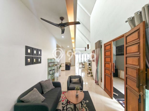 Hunian Mewah Siap Huni LT 212m2 di Cipondoh, Tangerang Hunian Mewah Siap Huni LT 212m2 di Cipondoh, Tangerang