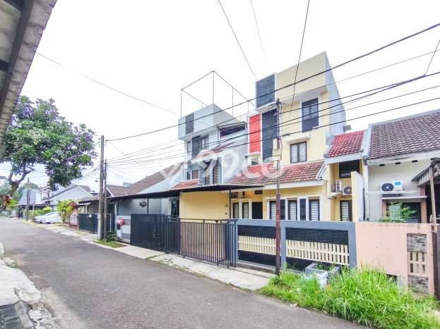 Rumah Modern 5 KT di BSD City Tangerang Rumah Modern 5 KT di BSD City Tangerang