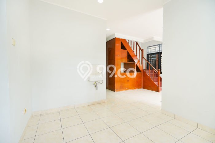 PRIME LOCATION! Rumah Strategis area Ciputat, Luas 180m² Bangunan 250m² PRIME LOCATION! Rumah Strategis area Ciputat, Luas 180m² Bangunan 250m²