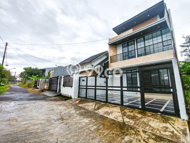Rumah Luas Asri 3 KT Siap Pakai di Sentul City Bogor Rumah Luas Asri 3 KT Siap Pakai di Sentul City Bogor