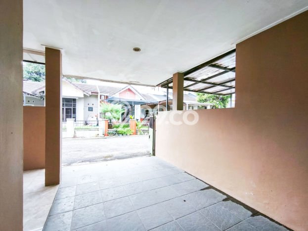Hunian Cantik Modern Lb 200m2 di Serpong, Tangerang Selatan Hunian Cantik Modern Lb 200m2 di Serpong, Tangerang Selatan