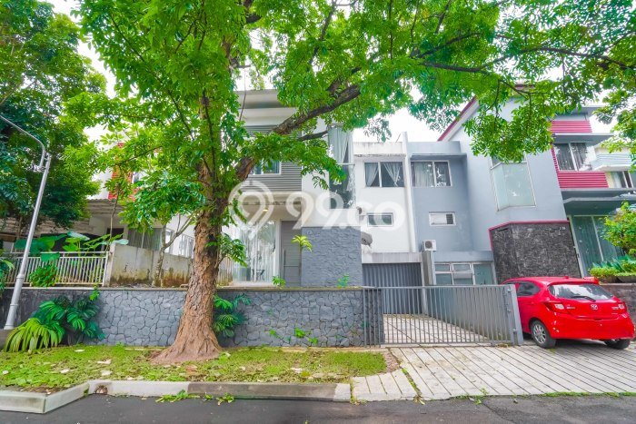 Dijual Rumah Mewah Megah Dengan View Eksklusif di Cibubur, Jakarta Timur Dijual Rumah Mewah Megah Dengan View Eksklusif di Cibubur, Jakarta Timur