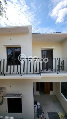 For Sale Rumah 5 Kamar Lokasi Ideal Bagus dan Strategis di Ciracas For Sale Rumah 5 Kamar Lokasi Ideal Bagus dan Strategis di Ciracas
