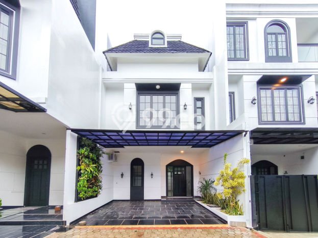 Rumah Mewah LB 175m2 Siap Huni Desain Elegan di Meruya, Jakarta Barat Rumah Mewah LB 175m2 Siap Huni Desain Elegan di Meruya, Jakarta Barat