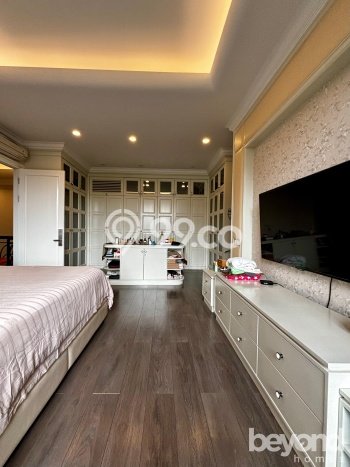 Ready to Use! Premium House LT 264m2 Desain Elegan di Senopati Ready to Use! Premium House LT 264m2 Desain Elegan di Senopati