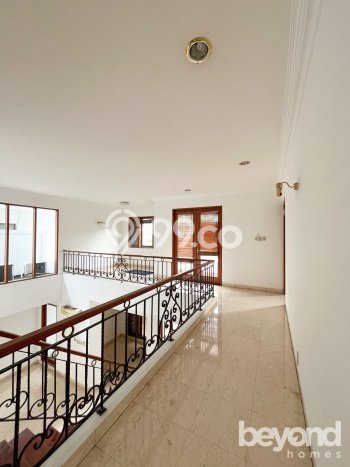 Rumah Elit Modern Tanpa Renovasi di Pejaten Jakarta Selatan Rumah Elit Modern Tanpa Renovasi di Pejaten Jakarta Selatan