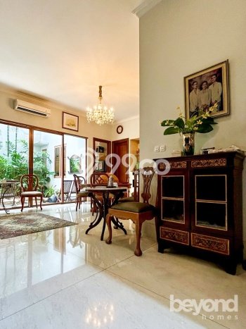 Ready to Use! Luxury House LT 240m2 Desain Modern di Cipete Ready to Use! Luxury House LT 240m2 Desain Modern di Cipete