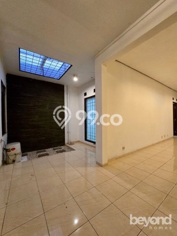 For Sale Hunian Elegan Klasik di Jakarta Selatan For Sale Hunian Elegan Klasik di Jakarta Selatan