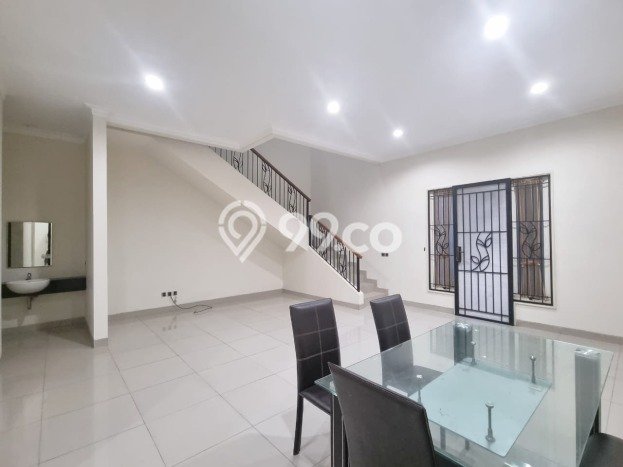 Disewakan! Rumah 4 Kamar Tidur &
2 Kamar Mandi di Gading Serpong, Tangerang Disewakan! Rumah 4 Kamar Tidur &
2 Kamar Mandi di Gading Serpong, Tangerang