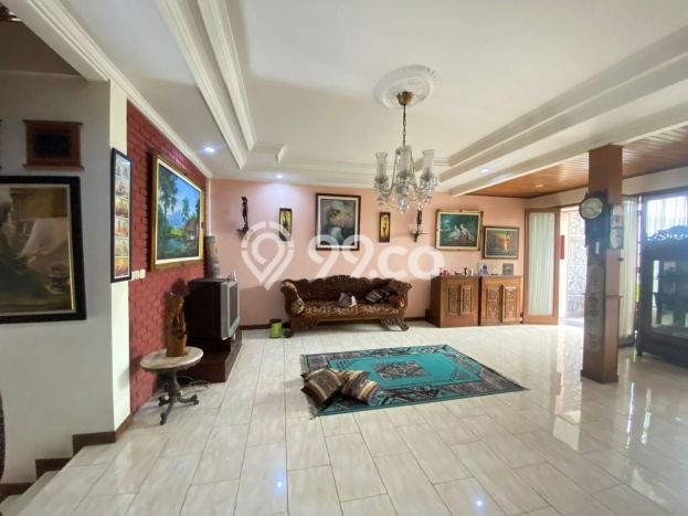 Rumah Mewah LB 240m2 Siap Huni Desain Elegan di Dago, Bandung Rumah Mewah LB 240m2 Siap Huni Desain Elegan di Dago, Bandung