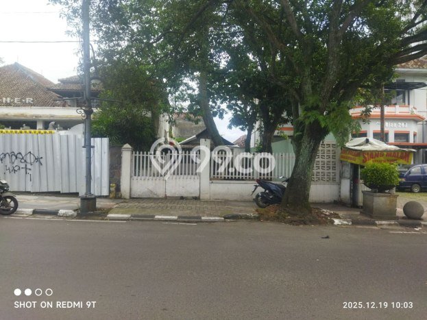 For Sale! Luxury House LT 227m2 Desain Elegan di Bandung Kota For Sale! Luxury House LT 227m2 Desain Elegan di Bandung Kota