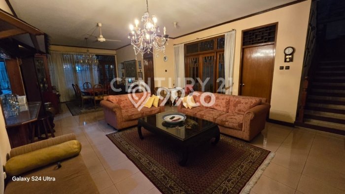Rumah Mewah LB 390m2 Siap Pakai Desain Elegan di Pejaten, Jakarta Selatan Rumah Mewah LB 390m2 Siap Pakai Desain Elegan di Pejaten, Jakarta Selatan