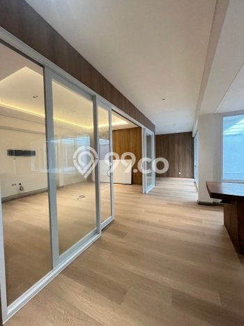 Hunian Modern dengan LT 390m2 & LB 270m2 Disewakan di Senopati Hunian Modern dengan LT 390m2 & LB 270m2 Disewakan di Senopati